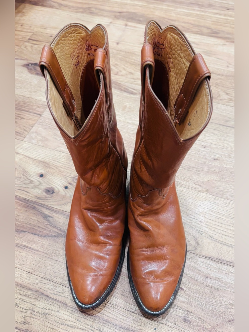 Women’s Vintage Justin Caramel Leather cowboy Boots - size 9.5